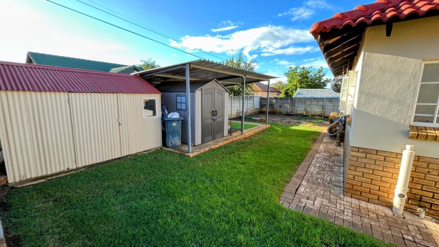  Bedroom Property for Sale in Mooinooi North West